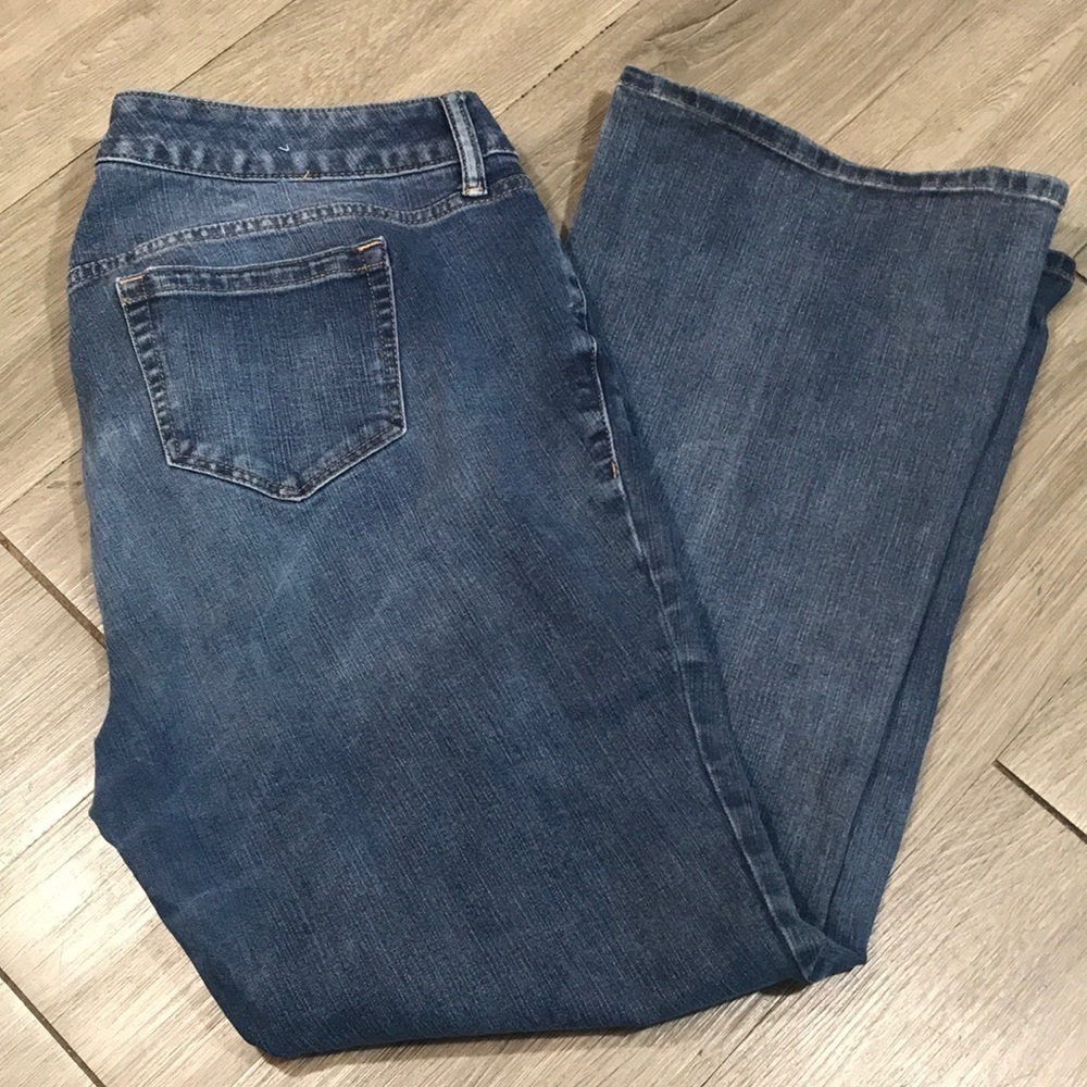 Torrid “Slim Boot” Medium Wash Stretch Denim Jeans size 18